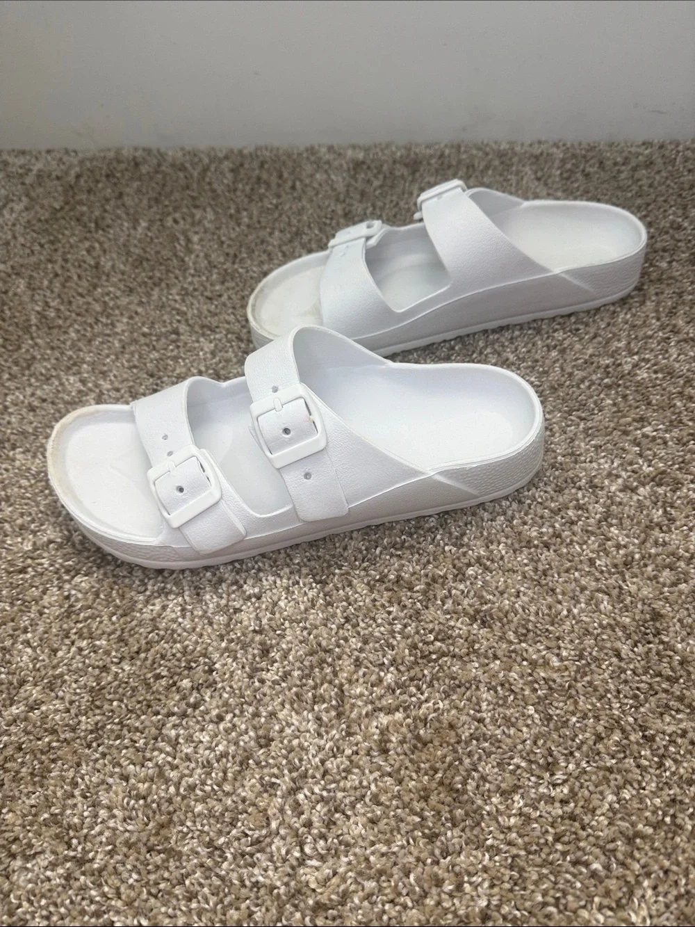 N/A comfortable white